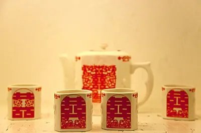 从小带大的孙女中秋远嫁,爷爷抓着手泪流满面!爷孙俩感情为啥这么好?