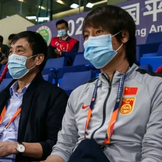 若国足打入2022年世预赛十二强赛的话,是不断前进好,还是锻炼新人,为未来做准备好呢?