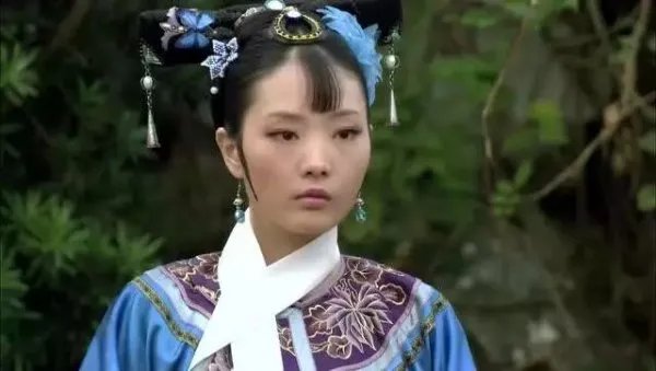 两人同时被《甄嬛传》捧红,毛晓彤火的一塌糊涂,为何崔漫莉无戏可拍?
