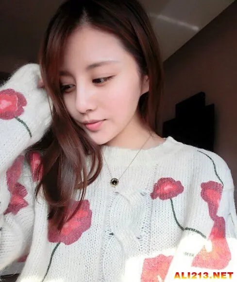 清纯撩动人心！海归女硕士曝美艳私照 曾是厦大女神