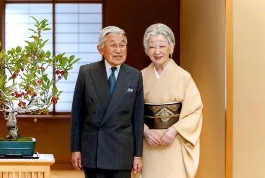 日本天皇皇位继承变难题是怎么回事?