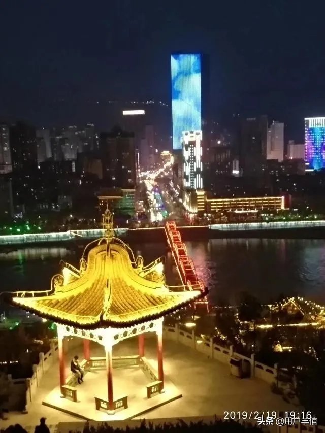 到了夜晚,兰州哪个建筑物吸引你?