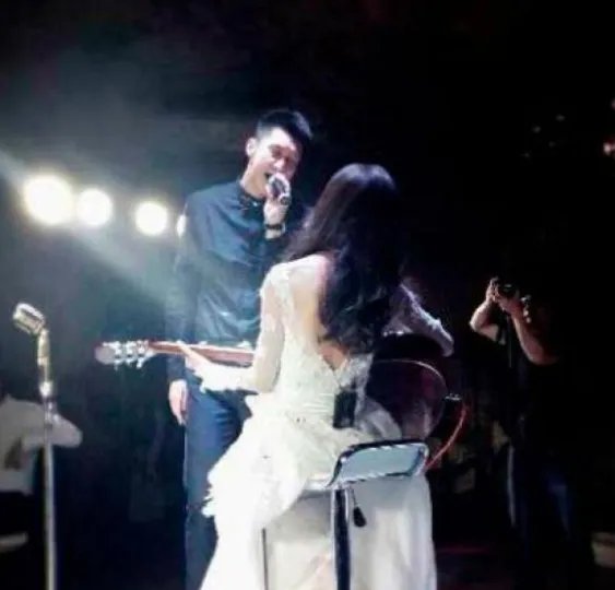 适合婚礼唱给新人的歌有哪些 婚庆专用歌曲流行有哪些