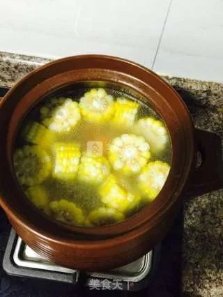 玉米萝卜排骨汤