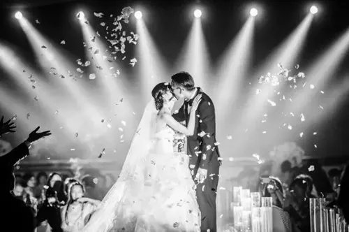 结婚歌曲有哪些 适合在婚礼上播放的歌曲推荐