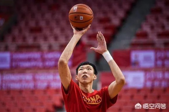 王哲林点赞央视批评自己的微博,而周琦点赞球迷为自己洗白的微博,你怎么看?