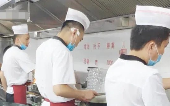 酒店评选不合格菜品处罚厨师是怎么回事?