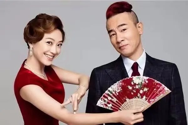 应彩儿出席陈小春演唱会,大秀恩爱,有没有被甜到?