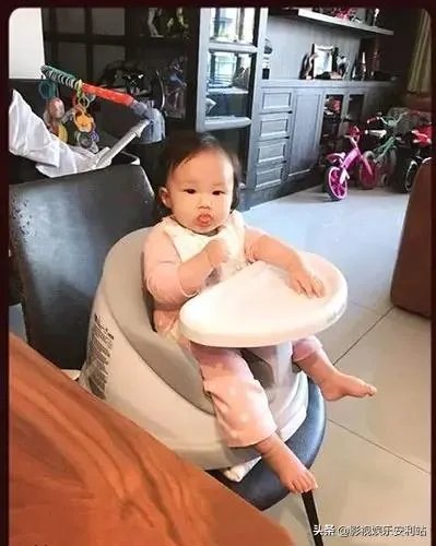 欧弟为什么突然宣布离婚,两人是怎么认识的郑云灿家境如何呢?
