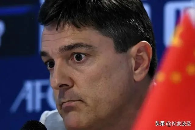 若国足打入2022年世预赛十二强赛的话,是不断前进好,还是锻炼新人,为未来做准备好呢?