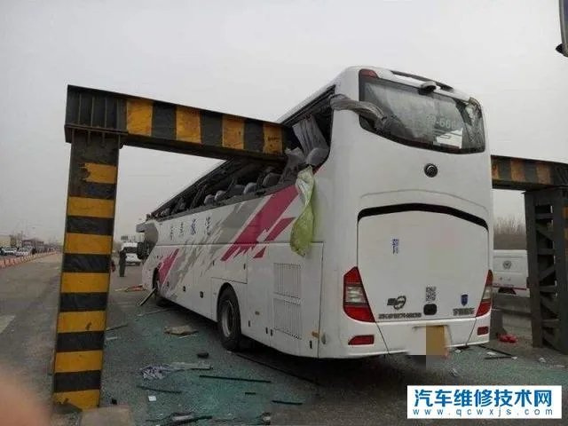 为什么大巴车不能坐第一排?大巴车坐最后一排好不好?