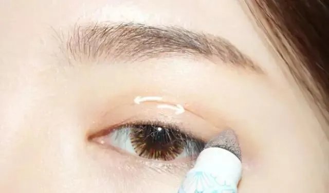 如何化韩式眼妆?
