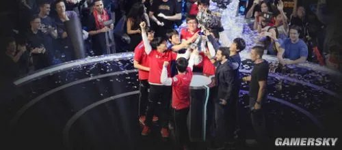 LOL皇族战队遭降级LSPL 皇族主教练引咎辞职
