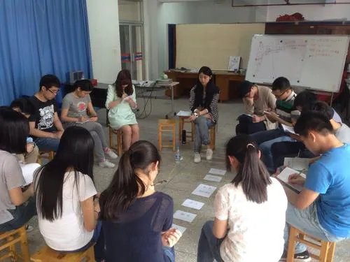 民警通话一小时,救回轻生大学生,为何大学生心理素质较差?