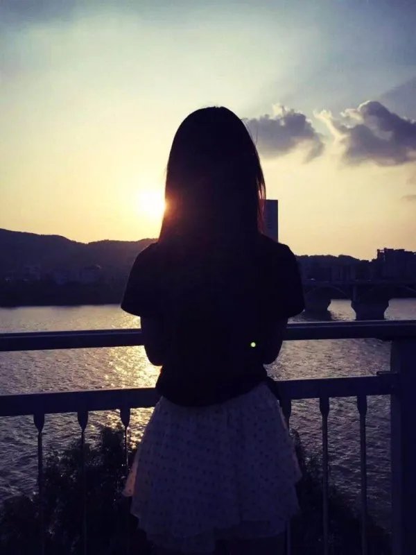 背影女神正面照曝光 网友:正面性感更迷人?