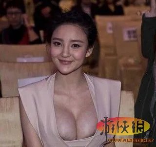 女神也会有小肚子！回顾十大女星出丑窘态