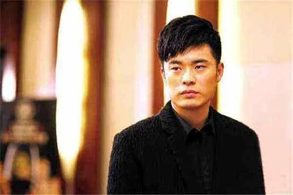 陈赫火锅店太火爆,网友排队到半夜,为什么结果被账单吓到?