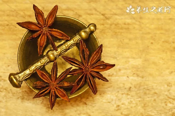 泡了七八年的人参竟然长了叶子，还开了花？