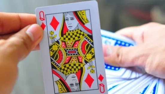 求用扑克牌变的几个小魔术,最好有图解