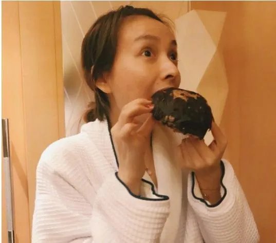 网红美食“脏包包”的火爆,最大原因是什么?