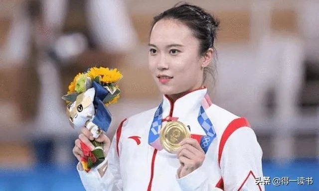 东京奥运会女子蹦床冠军朱雪莹,发文说金牌掉皮了,你怎么看?