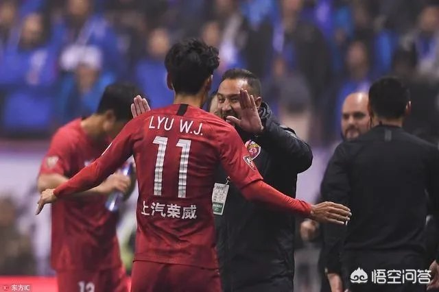 上海上港4-0击败绿地申花,这样的大比分结束,申花球迷你作何感想?