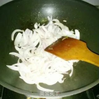 洋葱炒墨鱼(乌贼鱼)
