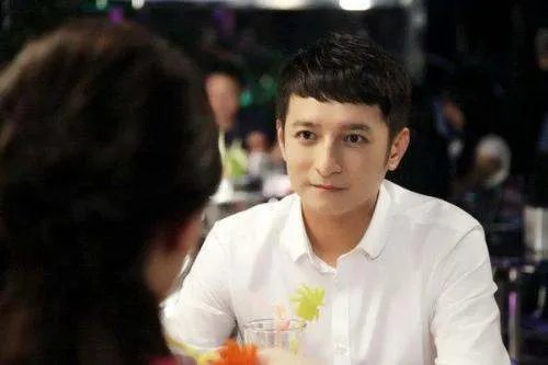 何炅和李维嘉都是湖南卫视的主持人，为什么何炅比李维嘉出名？