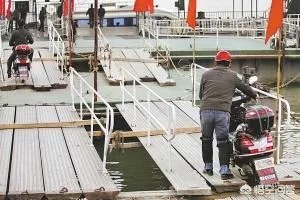 怎么推电动车走楼梯?