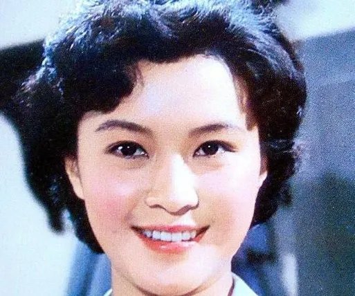 女演员方舒与屠洪刚离婚后,独自养育两个女儿,现在怎么样了?
