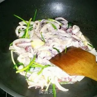 洋葱炒墨鱼(乌贼鱼)