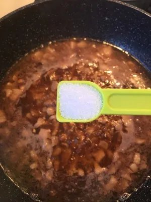 台南米糕里的肉燥的做法步骤图,怎么做好吃