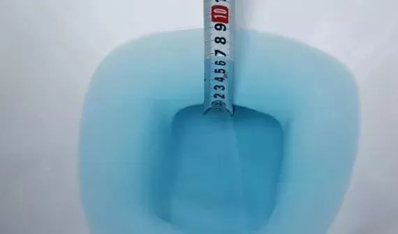 #吐槽#去朋友家上厕所,马桶漏水也太尴尬了吧