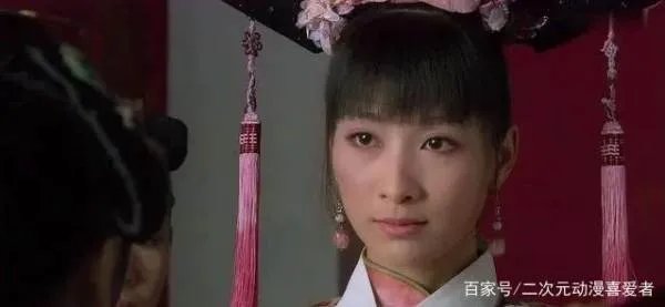 两人同时被《甄嬛传》捧红,毛晓彤火的一塌糊涂,为何崔漫莉无戏可拍?