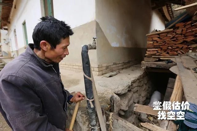 对于袁立做慈善与她撕浙江卫视节目的事情，你们怎么看？