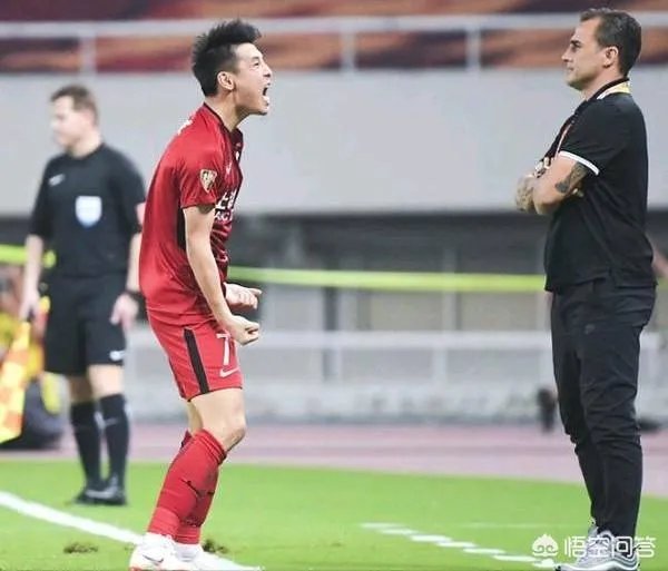 上海上港2:1击败广州恒大,埃尔克森的进球非常巧妙,中超历史上有同样的任意球吗?