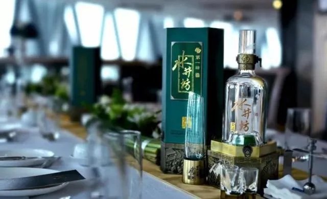 近期除了价格一直坚挺的茅台外,五粮液、洋河、水井坊等白酒相继提价,这是为什么?