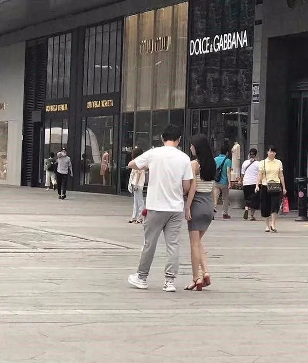 王思聪与豆得儿恋爱逛街是怎么回事？