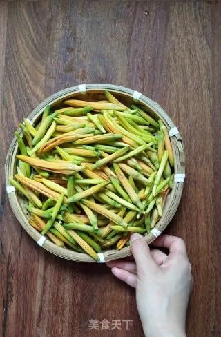 凉拌黄花菜