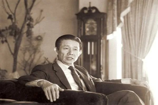 李宝珠比王永庆小多少？