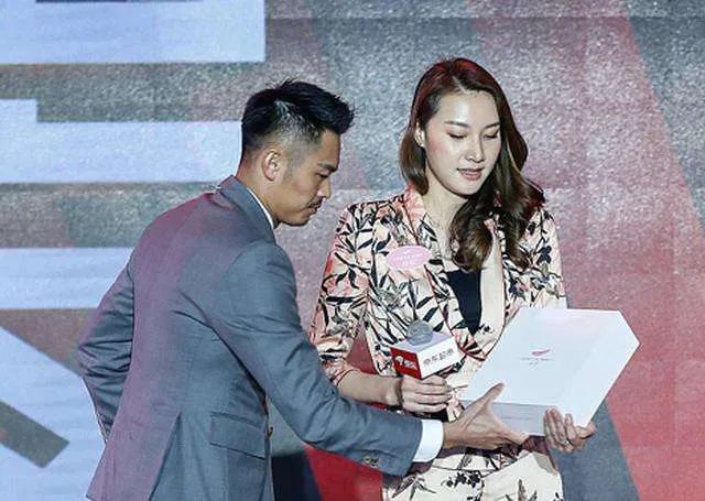 赵雅淇暗讽,4年前林丹出轨谢杏芳为何没有计较?