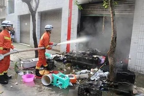 山东科技大学北门小吃街发生火灾,导致起火的原因是什么?