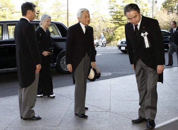 日本天皇皇位继承变难题是怎么回事?