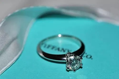 tiffany setting的钻戒价位如何?