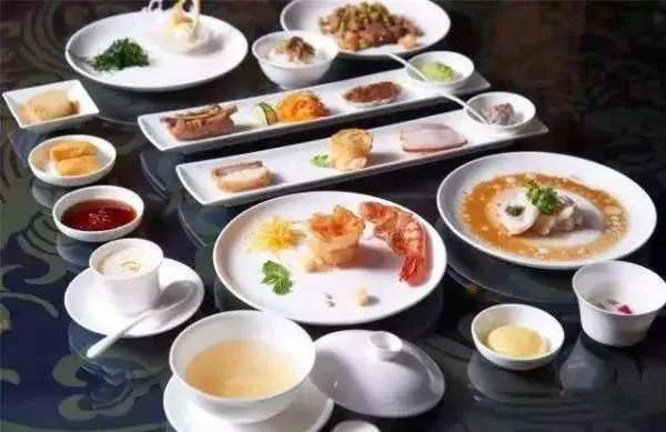 知名餐厅3000块一桌被吐槽,网友吐槽都说了什么?