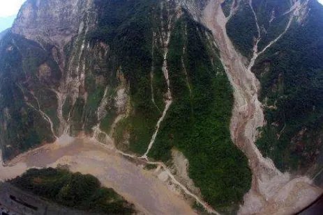 张雨绮遇泥石流,遇到泥石流应该如何逃生?