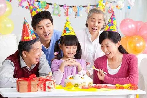 贾静雯为波妞庆4岁生日,你家里都是如何为你庆生的?