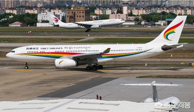 疑因风挡玻璃出现裂纹,西藏航空三亚飞成都航班备降贵阳, 你怎么看?