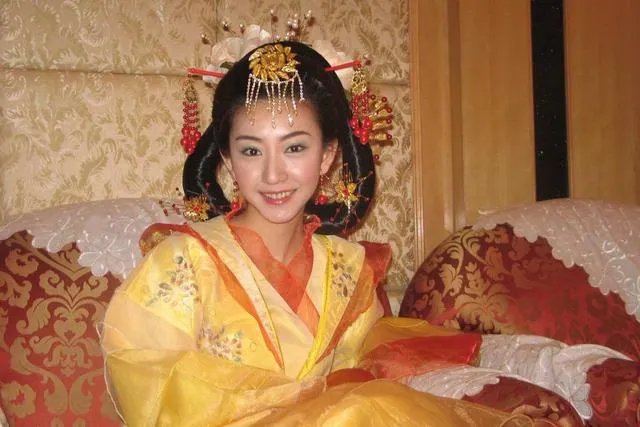 如何看待《演员请就位2》唐一菲退赛这件事?