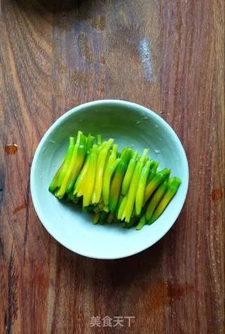 凉拌黄花菜